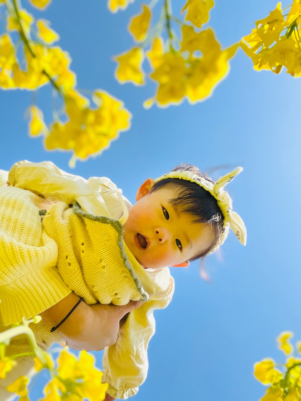 「生後８ヶ月、キッズファッション、ベビーコーデ、あかちゃんコーデ、女の子、女の子コーデ、おしゃれさんと繋がりたい、０歳、プチプラ、お出かけコーデ、ターバン、韓国ファッション」｜「petit mainのアイテム（ママ＆ベビー、ホワイト系）」を使った、chulipo2さん（キッズ・60cm）の春コーディネートの1枚目の写真