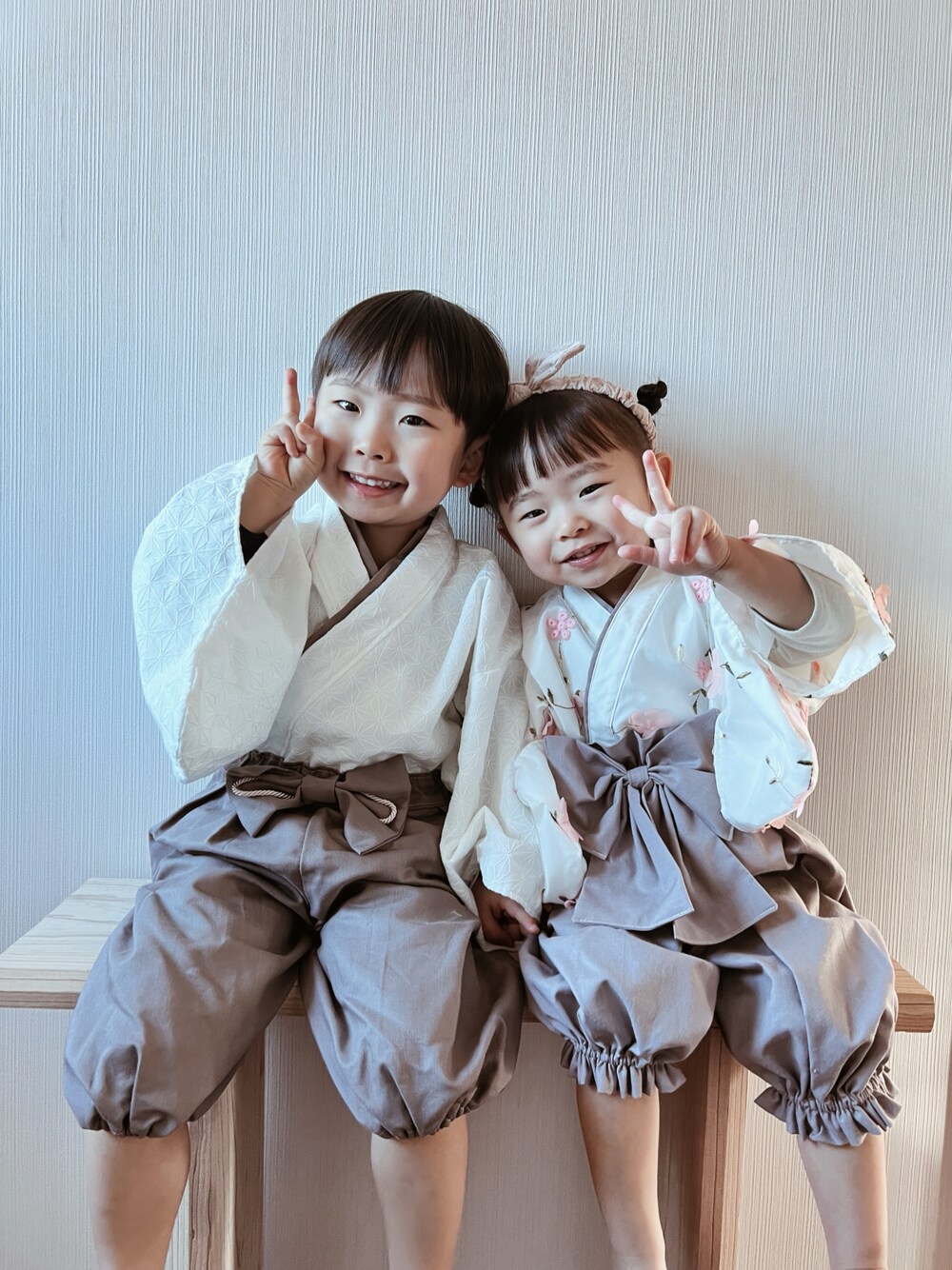 「キッズコーデ、2歳、3歳、年子、おしゃれさんと繋がりたい、いいね、save、フォローお願いします🤑、handmade、袴、antiquatoy」｜「Handmadeのアイテム（ママ＆ベビー、ホワイト系）」を使った、chulipo2さん（キッズ・90cm）の冬コーディネートの1枚目の写真