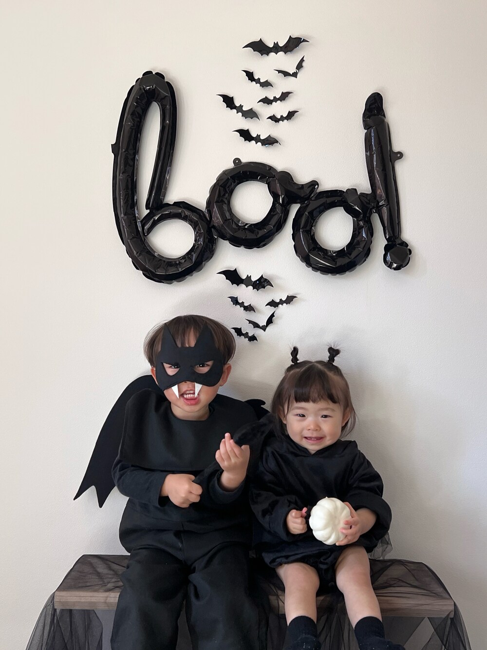 「WEARハロウィン2022、キッズファッション、ハロウィン、仮装、韓国子供服、いいね、save、フォローお願いします🤑、おしゃれさんと繋がりたい、2歳、1歳、年子兄妹」｜「スリコのアイテム（ママ＆ベビー、ブラック系）」を使った、chulipo2さん（キッズ・80cm）の秋コーディネートの1枚目の写真