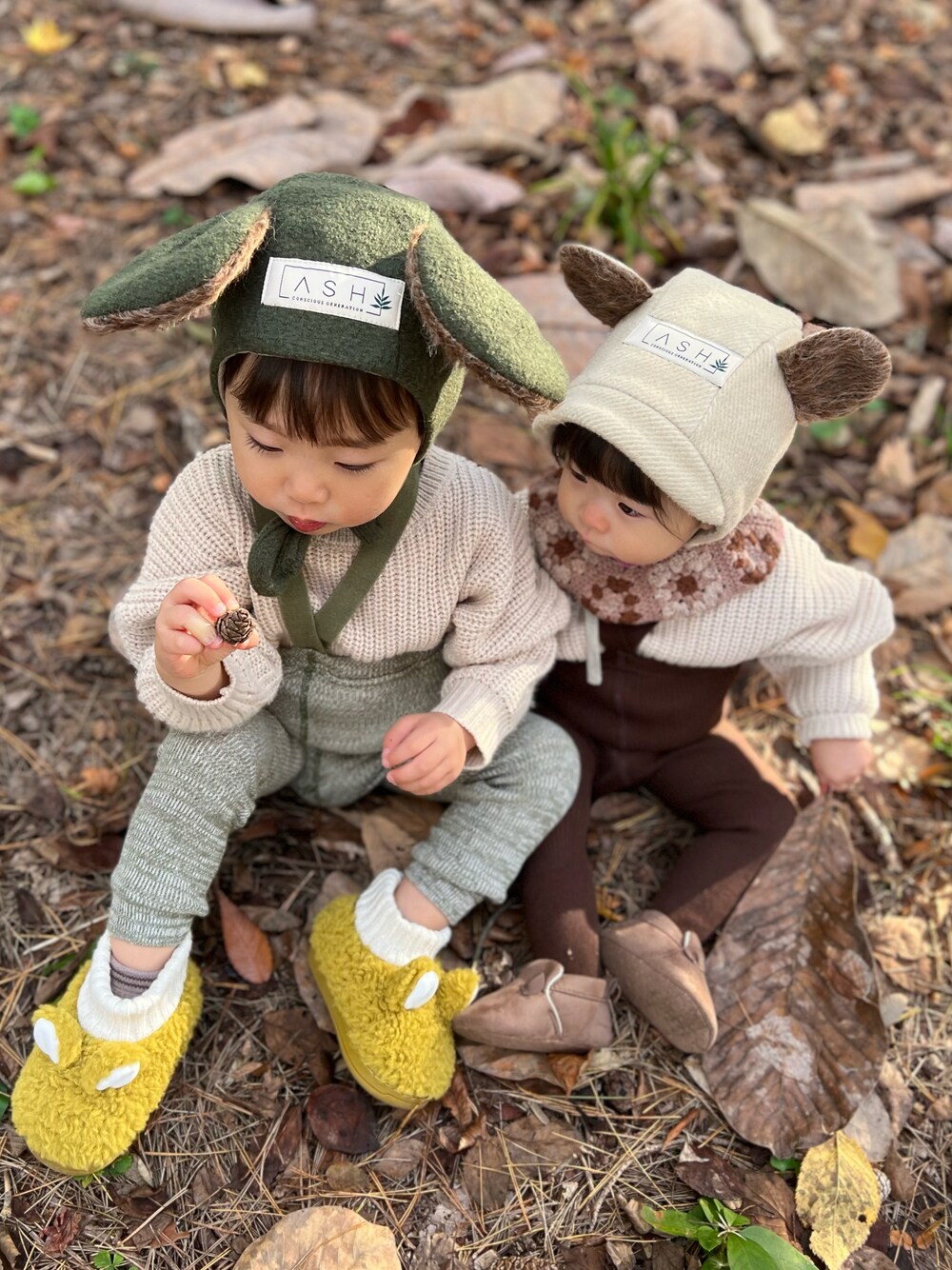 「キッズファッション、休日コーデ、女の子コーデ、海外子供服、1歳、2歳、ボンネット、ニット、サスペンダー、タイツ、おしゃれさんと繋がりたい、兄妹コーデ、キッズコーデ」｜「シリーサイラスのアイテム（ママ＆ベビー、ブラウン系）」を使った、chulipo2さん（キッズ・90cm）の冬コーディネートの1枚目の写真