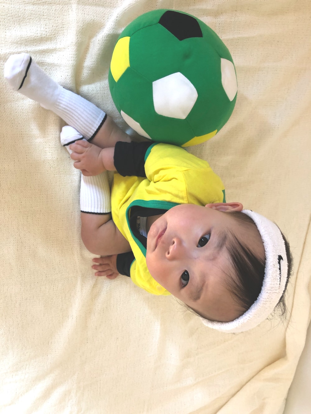 「キッズコーデ、サッカー、ベビーコーデ、男の子、スポーツミックス、男の子コーデ、ターバン、1歳、息子コーデ、カジュアルコーデ」｜「SHEINのアイテム（オールインワン・サロペット、イエロー系）」を使った、chulipo2さん（キッズ・70cm）の夏コーディネートの1枚目の写真