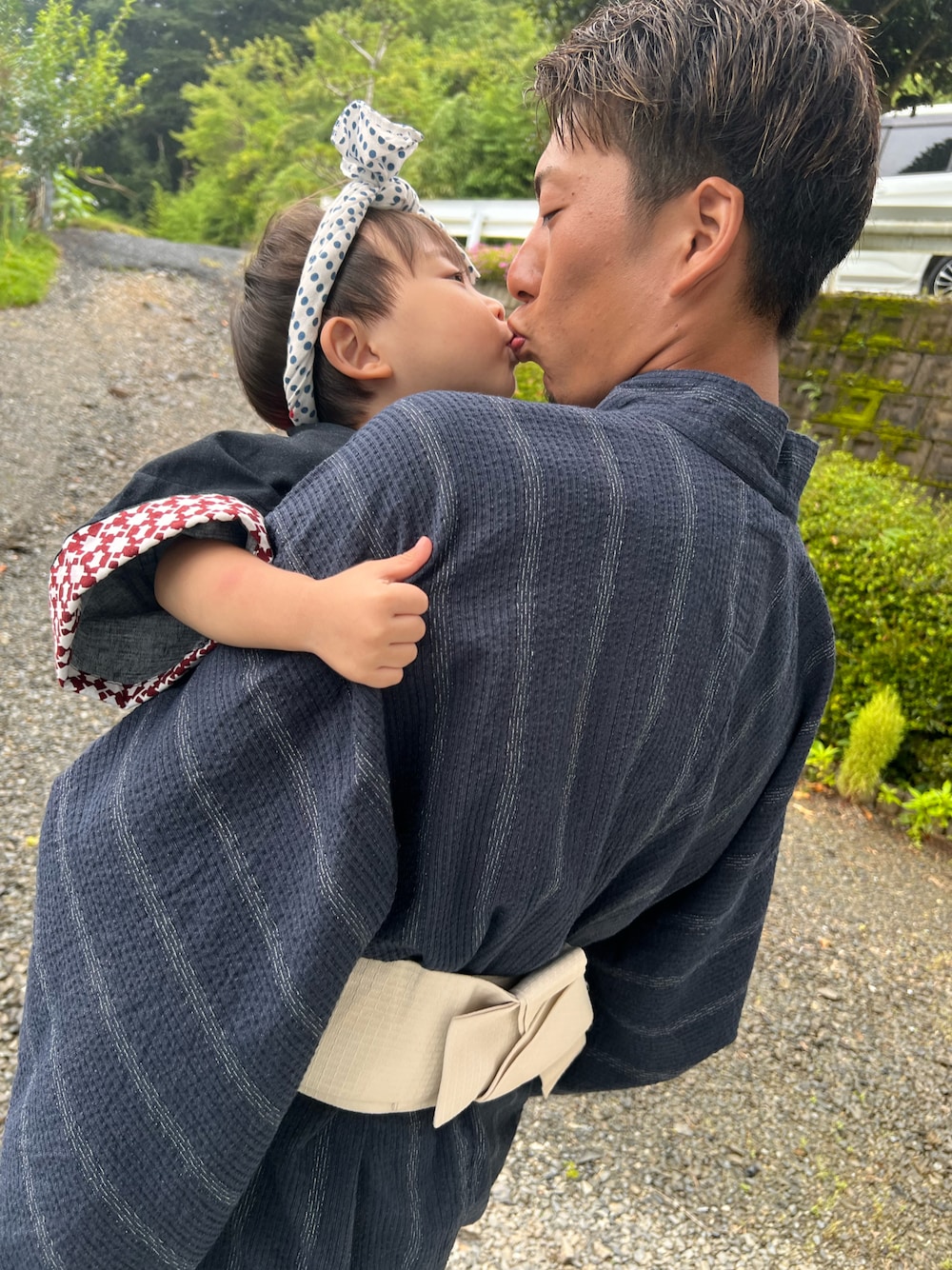 「男の子、キッズコーデ、法被、花火大会、浴衣、浴衣男子、パパと息子、パパコーデ、夏祭り、おしゃれさんと繋がりたい、年子、2歳」｜「メルカリのアイテム（その他ベビー用品、ブラック系）」を使った、chulipo2さん（キッズ・80cm）の秋コーディネートの1枚目の写真