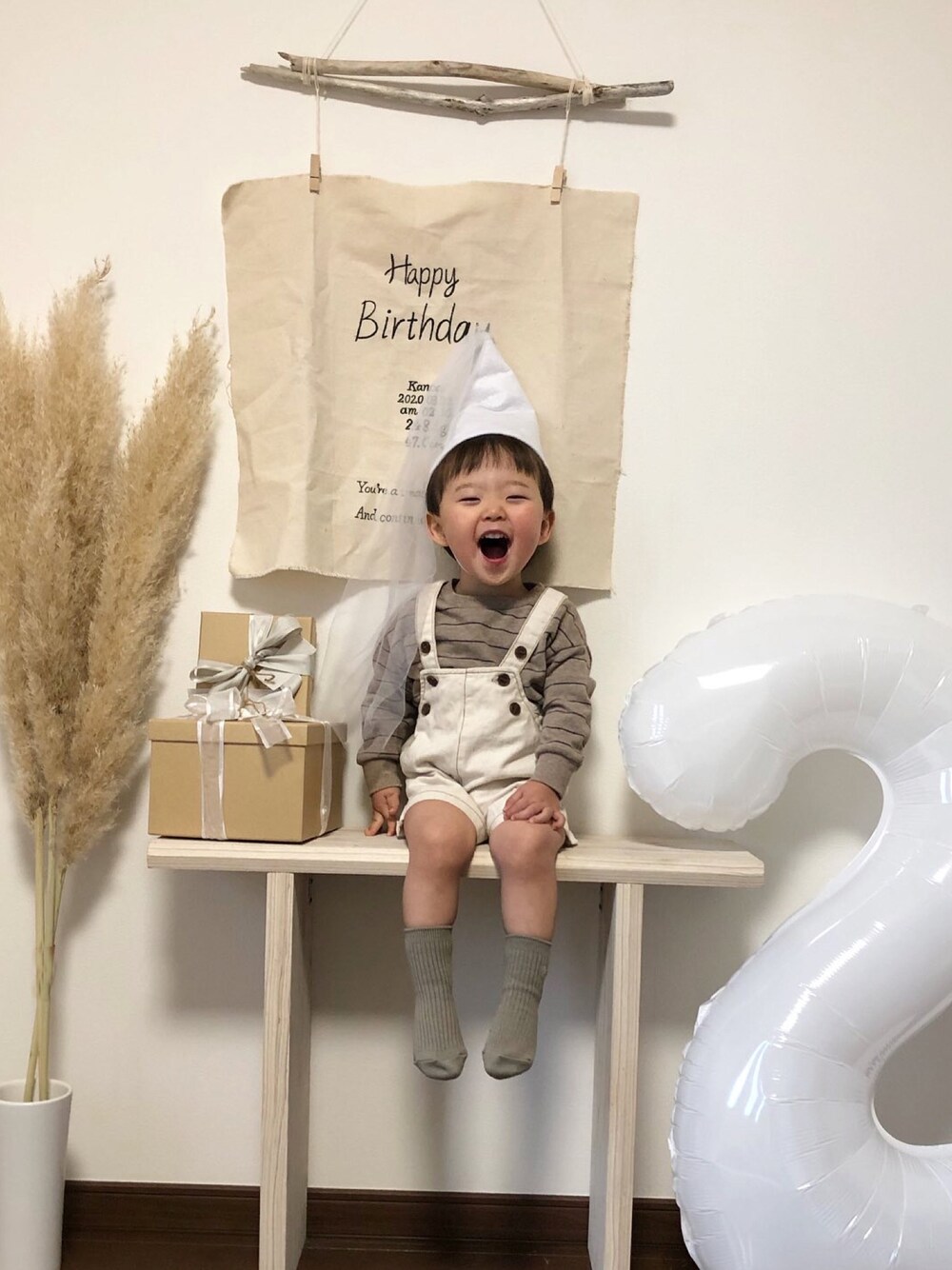 「2歳、誕生日、プチプラ、男の子コーデ、男の子、おしゃれさんと繋がりたい、キッズファッション、ベビーコーデ、韓国子供服、オーバーオール、サロペット」｜「モンベベのアイテム（ママ＆ベビー、ホワイト系）」を使った、chulipo2さん（キッズ・80cm）の春コーディネートの1枚目の写真