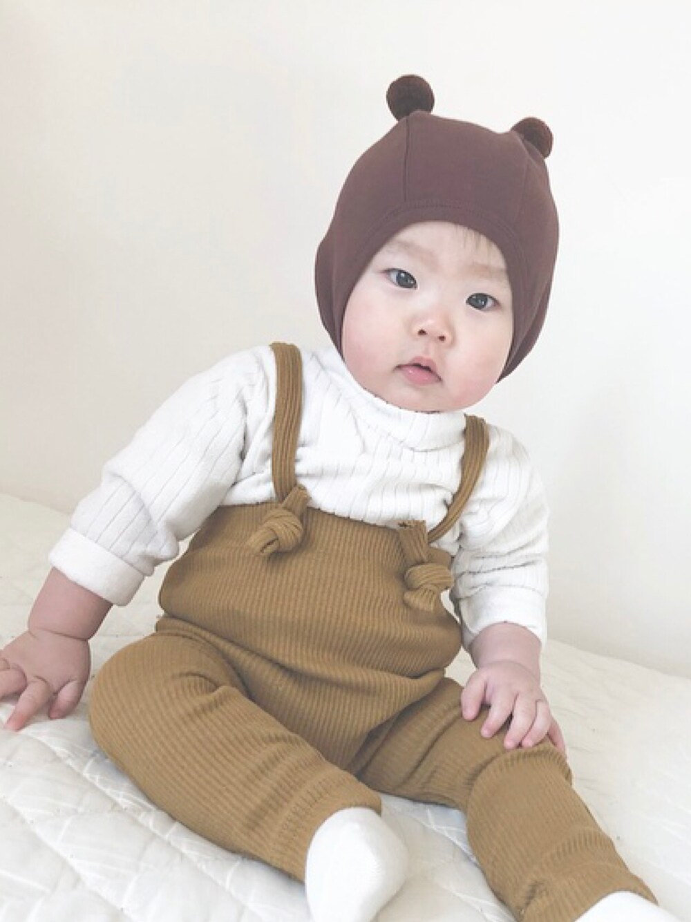 「休日スタイル、キッズコーデ、今日のコーデ、キッズ、おしゃれさんと繋がりたい、おとこのこ、男の子コーデ、ベビーコーデ、サロペット、1歳」｜「韓国ベビー服のアイテム（帽子、ブラウン系）」を使った、chulipo2さん（キッズ・70cm）の夏コーディネートの1枚目の写真