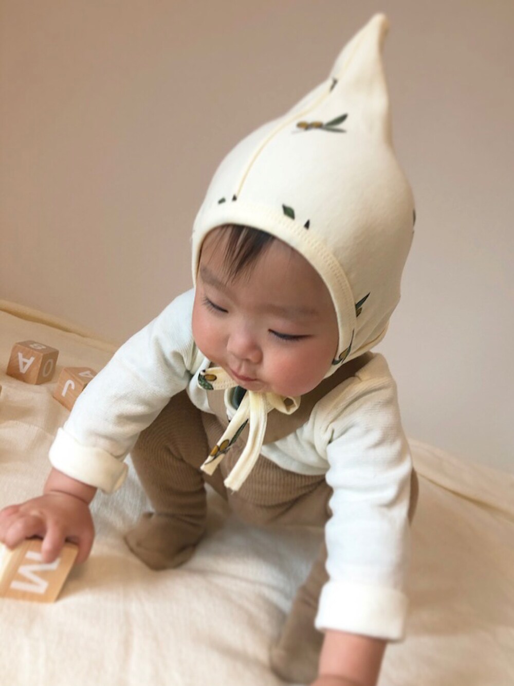 「キッズコーデ、キッズ、おとこのこ、おしゃれさんと繋がりたい、男の子コーデ、ベビーコーデ、1歳、韓国ファッション、セレクトショップ、寒い日」｜「韓国ベビー服のアイテム（パンツ、ブラウン系）」を使った、chulipo2さん（キッズ・70cm）の夏コーディネートの1枚目の写真