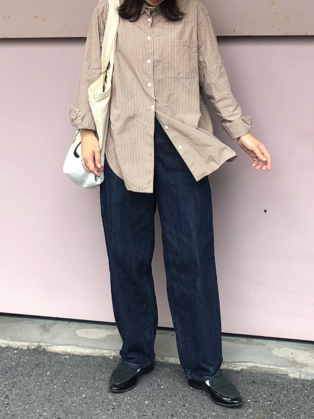 「THEATRE PRODUCTSのTheatre Products - ロゴプリント キャンバストートバッグ - women - コットン - ワンサイズ（トートバッグ、ホワイト系）」を使った、opankoさん（レディース・154cm）の秋コーディネートの1枚目の写真
