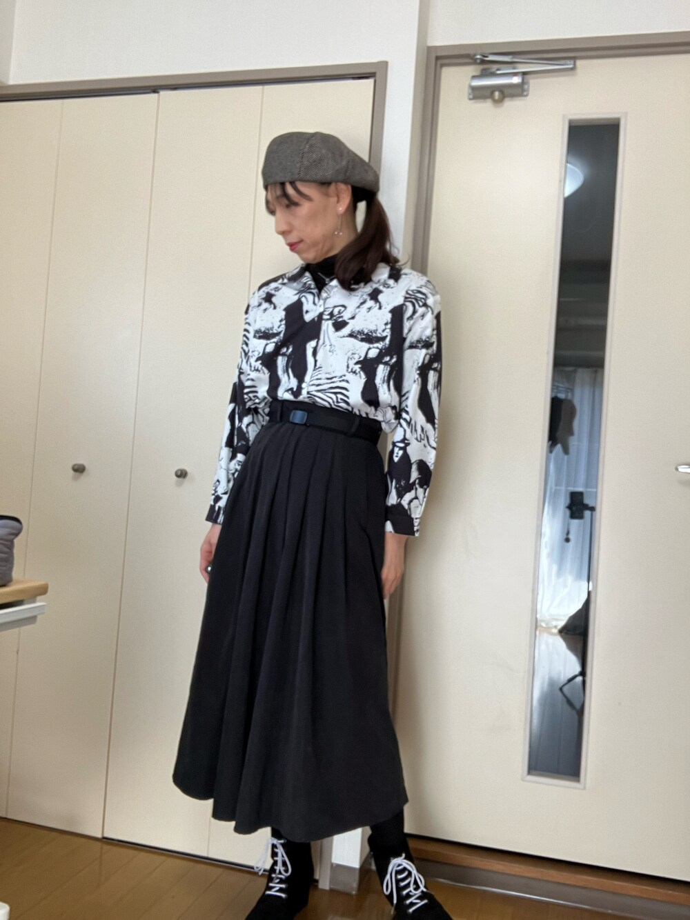 「不明のアイテム（シャツ/ブラウス、ホワイト系）」を使った、香(kou)さん（レディース・170cm）の春コーディネートの1枚目の写真