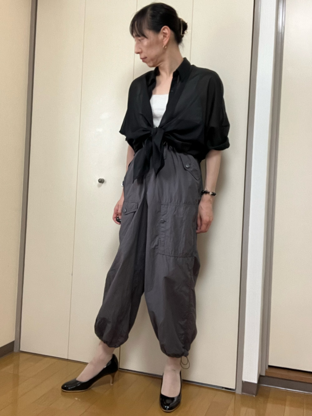 「sureveのアイテム（シャツ/ブラウス、ブラック系）」を使った、香(kou)さん（メンズ・170cm）の夏コーディネートの1枚目の写真