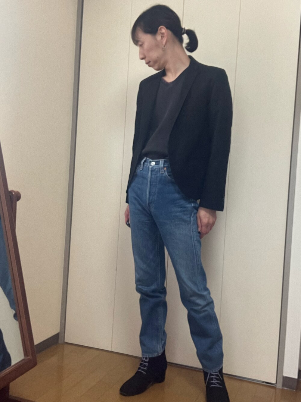 「ジェンダーレス」｜「Levi'sのアイテム（デニムパンツ、ブルー系）」を使った、香(kou)さん（メンズ・169cm）の春コーディネートの1枚目の写真