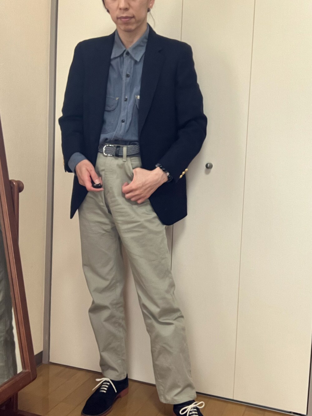「EDWINのアイテム（シャツ/ブラウス、ブルー系）」を使った、香(kou)さん（メンズ・169cm）の春コーディネートの1枚目の写真