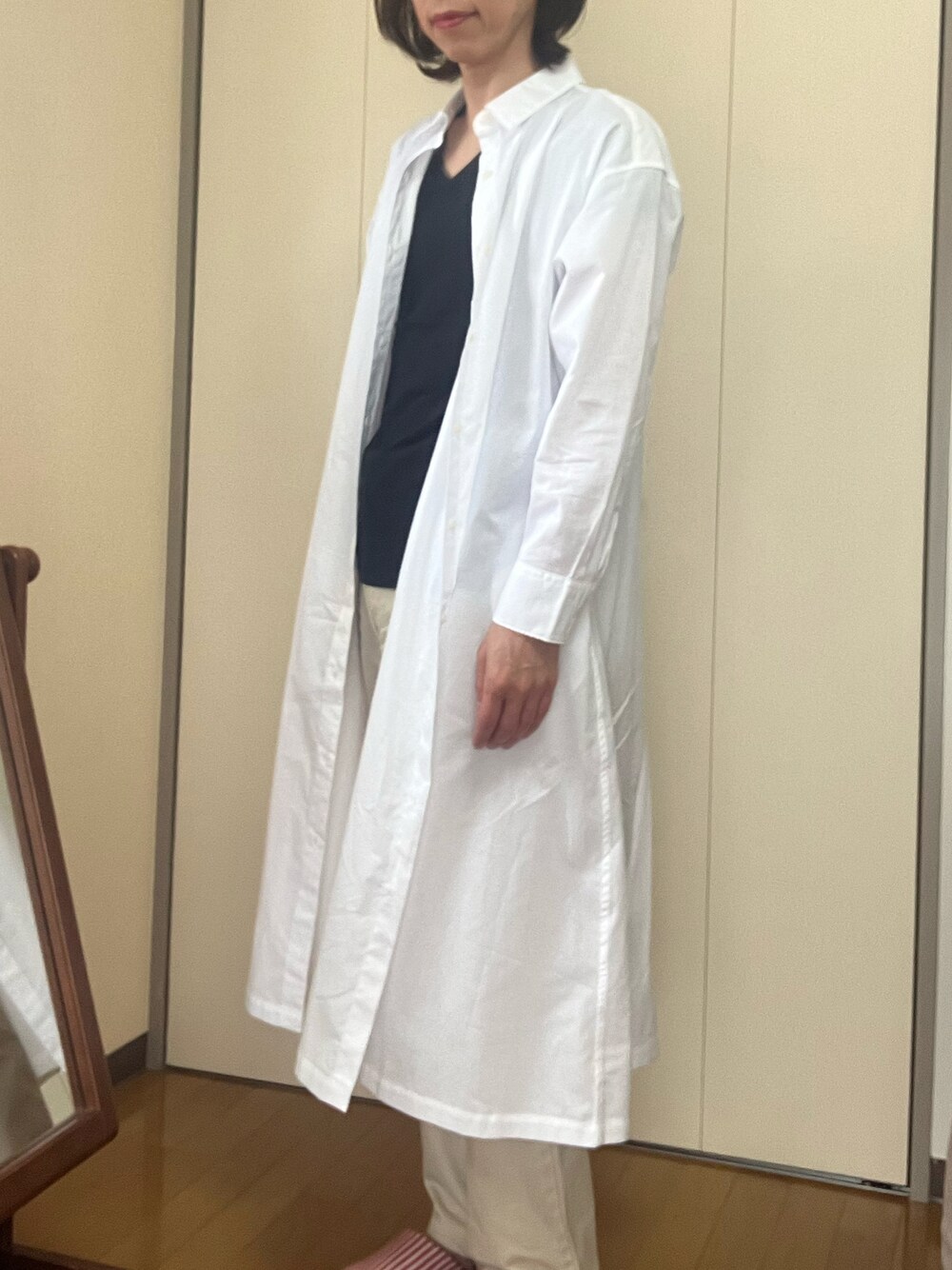 「ロングシャツ、ジェンダーレス」｜「UNIQLOのアイテム（シャツ/ブラウス、ホワイト系）」を使った、香(kou)さん（メンズ・169cm）の春コーディネートの1枚目の写真