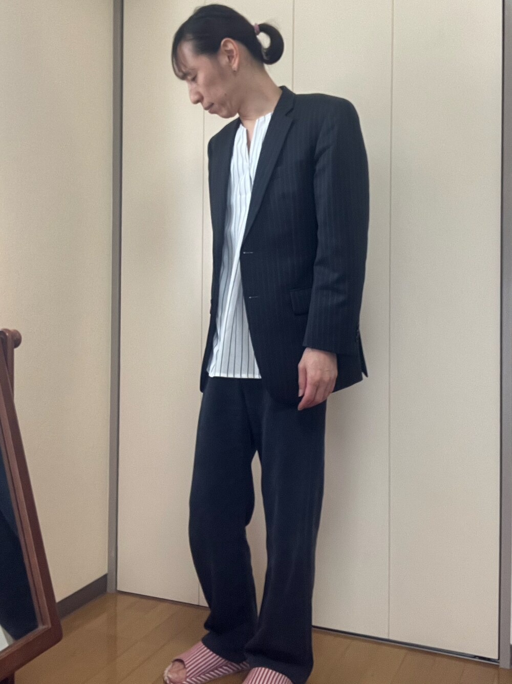 「染め物」｜「EDWINのアイテム（その他パンツ、ブラック系）」を使った、香(kou)さん（メンズ・169cm）の春コーディネートの1枚目の写真