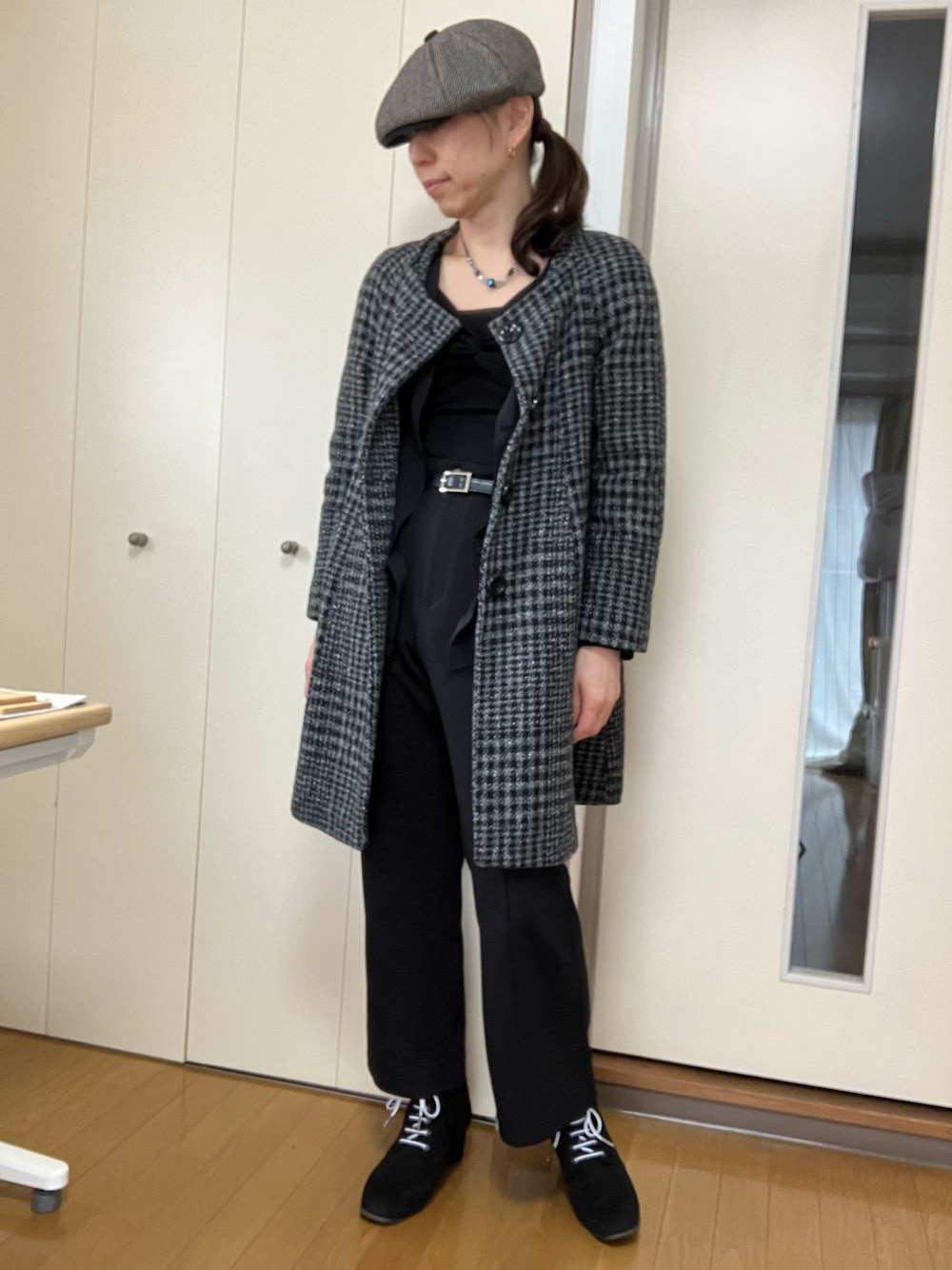「GUのアイテム（パンツ、ブラック系）」を使った、香(kou)さん（レディース・170cm）の春コーディネートの1枚目の写真