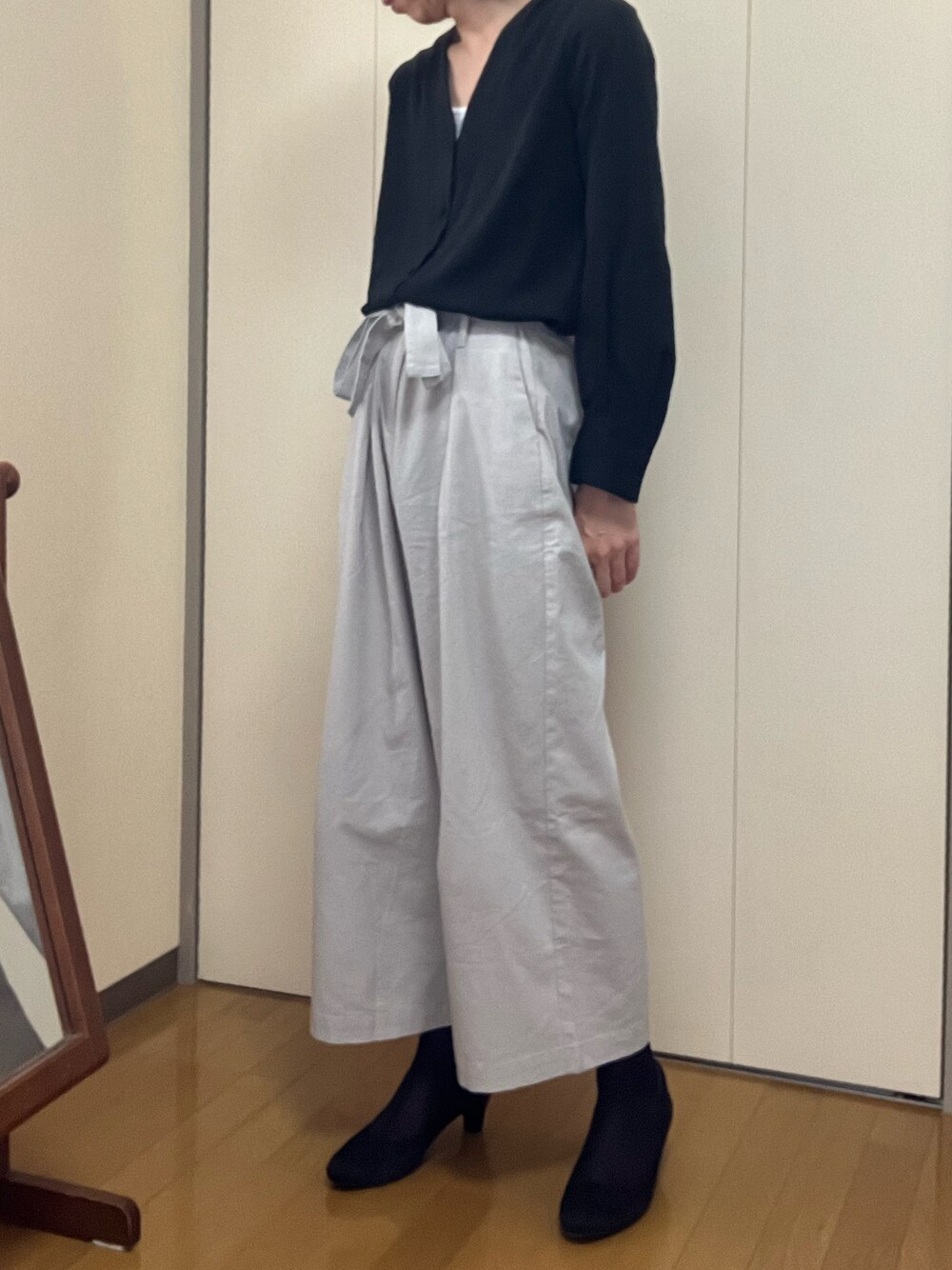 「ジェンダーレス」｜「スガタのアイテム（パンプス、ブラック系）」を使った、香(kou)さん（メンズ・169cm）の春コーディネートの1枚目の写真