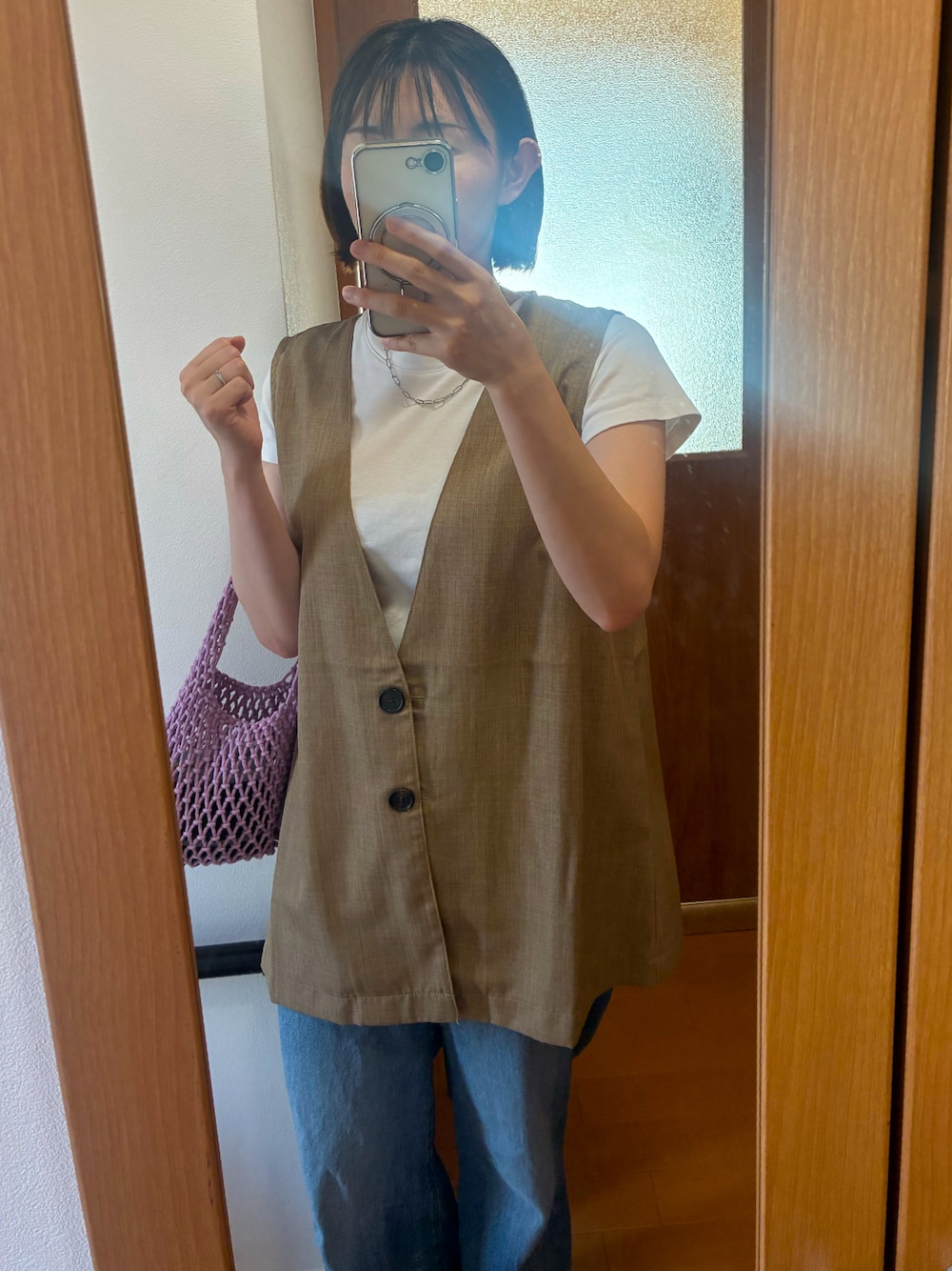 「しまむらのアイテム（ベスト、ベージュ系）」を使った、mako19さん（レディース・166cm）の夏コーディネートの1枚目の写真
