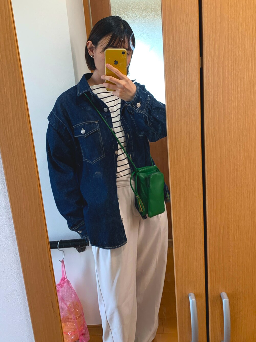 「GUのアイテム（パンツ、ホワイト系）」を使った、mako19さん（レディース・166cm）の春コーディネートの1枚目の写真