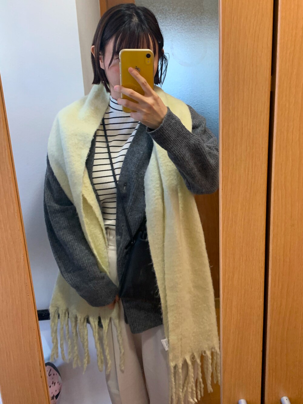 「GUのアイテム（カーディガン/ボレロ、グレー系）」を使った、mako19さん（レディース・166cm）の冬コーディネートの1枚目の写真