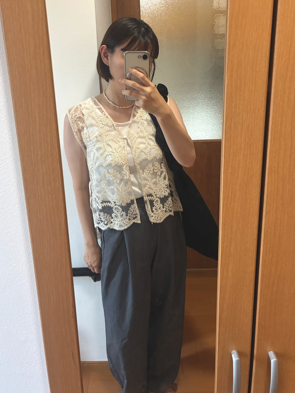 「しまむらのアイテム（パンツ、グレー系）」を使った、mako19さん（レディース・166cm）の夏コーディネートの1枚目の写真