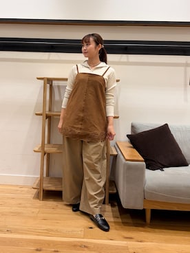 「URBAN RESEARCH DOORS（アーバンリサーチドアーズ）のORCIVAL　MOCK NECK CARDIGAN（カーディガン/ボレロ、ホワイト系）」を使った、kannanomさん（レディース・155cm）の秋コーディネート