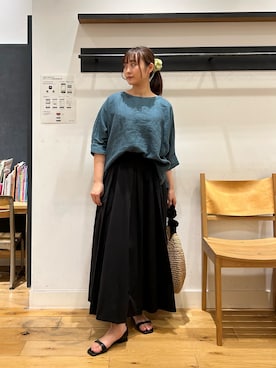 「URBAN RESEARCH DOORS（アーバンリサーチドアーズ）のタックボリュームスカート（スカート、ブラック系）」を使った、kannanomさん（レディース・155cm）の夏コーディネート