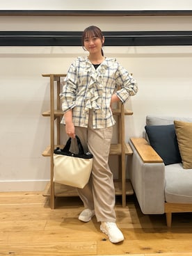「URBAN RESEARCH DOORS（アーバンリサーチドアーズ）のチェックフリルブラウス（シャツ/ブラウス、ブラック系）」を使った、kannanomさん（レディース・155cm）の春コーディネート