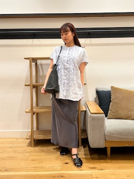 「かぐれ（カグレ）のリネンフリルフレンチシャツ（シャツ/ブラウス、ブルー系）」を使った、kannanomさん（レディース・155cm）の夏コーディネート