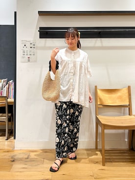 「URBAN RESEARCH DOORS（アーバンリサーチドアーズ）の『WEB限定カラー』リネンリヨセルプリントイージーパンツ（その他パンツ、ブラック系）」を使った、kannanomさん（レディース・155cm）の夏コーディネート
