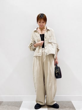 「ITEMS URBANRESEARCH（アイテムズ アーバンリサーチ）のコーデュロイバレルパンツ（その他パンツ、ホワイト系）」を使った、yuccoさん（レディース・158cm）の秋コーディネート