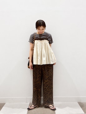 「ITEMS URBANRESEARCH（アイテムズ アーバンリサーチ）のフロッキープリントTシャツ（Tシャツ/カットソー、グレー系）」を使った、yuccoさん（レディース・158cm）の夏コーディネート