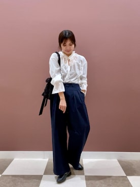 「ITEMS URBANRESEARCH（アイテムズ アーバンリサーチ）のフリルカラープルブラウス（シャツ/ブラウス、ホワイト系）」を使った、yuccoさん（レディース・158cm）の春コーディネート