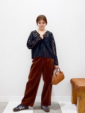 「ITEMS URBANRESEARCH（アイテムズ アーバンリサーチ）のカットワークレースブラウス（シャツ/ブラウス、ブラック系）」を使った、yuccoさん（レディース・158cm）の秋コーディネート