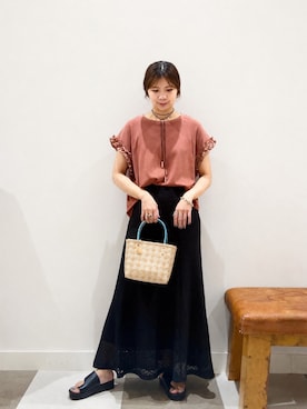 「ITEMS URBANRESEARCH（アイテムズ アーバンリサーチ）のドッキングフリルTシャツ（Tシャツ/カットソー、レッド系）」を使った、yuccoさん（レディース・158cm）の夏コーディネート