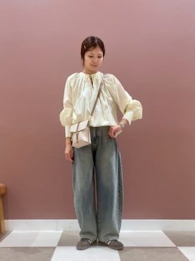 「ITEMS URBANRESEARCH（アイテムズ アーバンリサーチ）のデニムコクーンパンツ（デニムパンツ、ブルー系）」を使った、yuccoさん（レディース・158cm）の春コーディネート