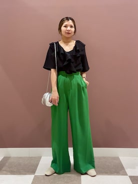 「ITEMS URBANRESEARCH（アイテムズ アーバンリサーチ）のフリルカラーブラウス（シャツ/ブラウス、ブラック系）」を使った、yuccoさん（レディース・158cm）の夏コーディネート
