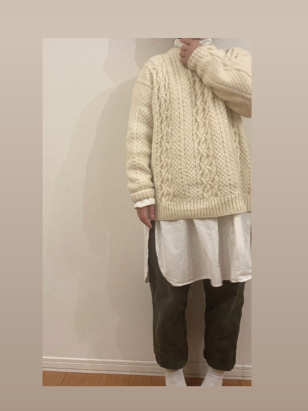「古着女子、フィッシャーマンニット、ギリシャ軍パンツ、グランパシャツ」｜「古着のアイテム（ニット/セーター、ホワイト系）」を使った、cafecloud9さん（レディース・153cm）の冬コーディネートの1枚目の写真