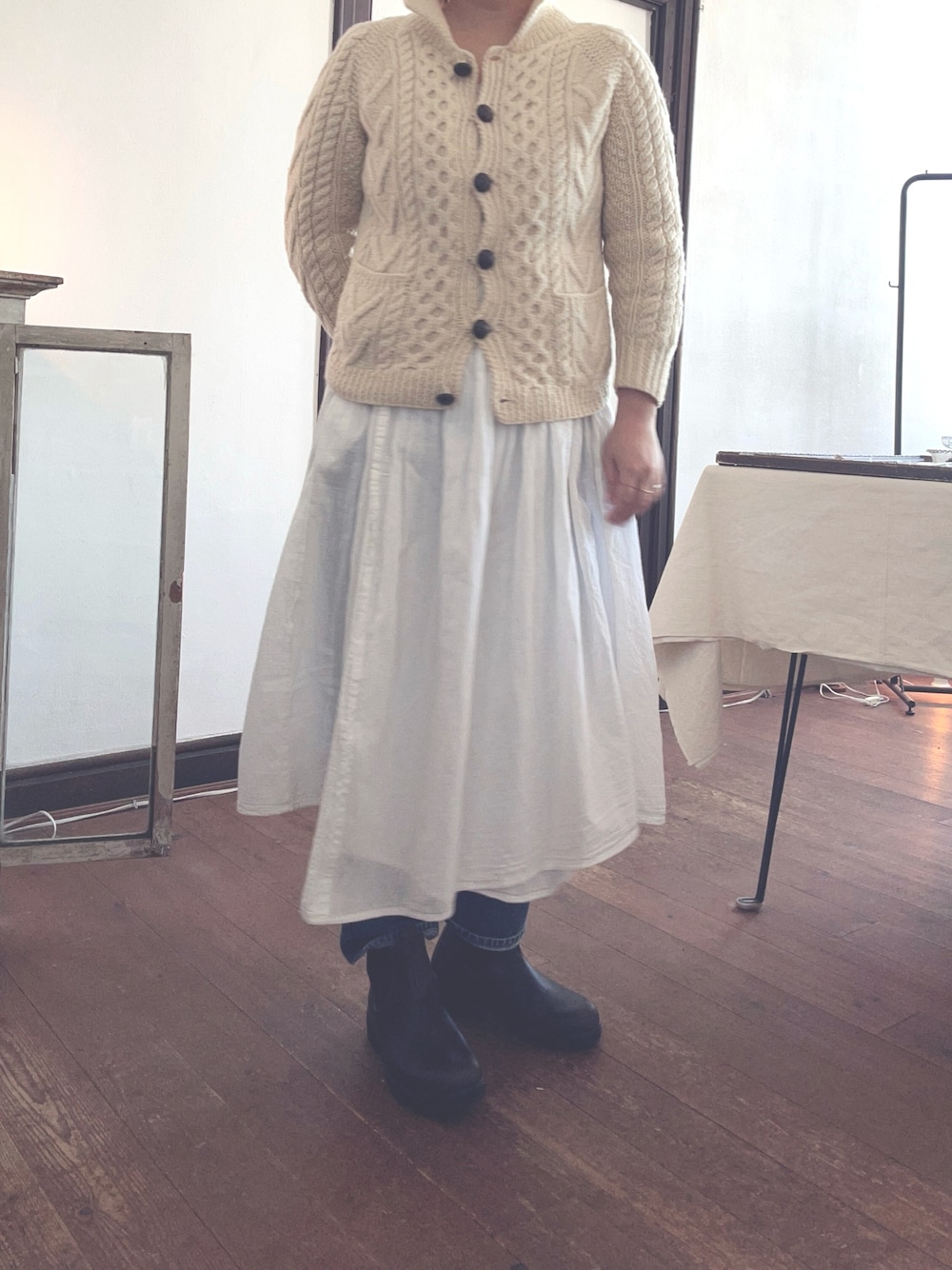 「フィッシャーマンニット、ワントーンコーデ、古着女子、カシュクールワンピース」｜「古着のアイテム（ニット/セーター、ベージュ系）」を使った、cafecloud9さん（レディース・153cm）の冬コーディネートの1枚目の写真