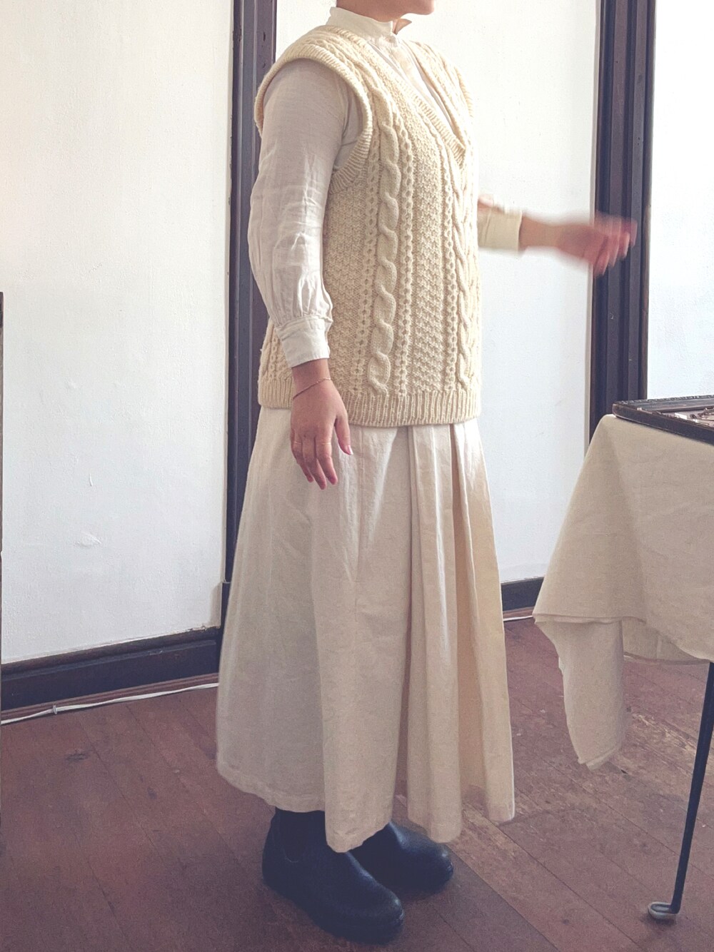 「ワントーンコーデ、古着女子」｜「ROBES&CONFECTIONSのアイテム（シャツ/ブラウス、ホワイト系）」を使った、cafecloud9さん（レディース・153cm）の冬コーディネートの1枚目の写真