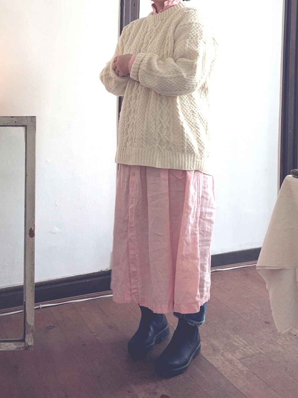 「冬を彩る色いろコーデ、フィッシャーマンニット、古着女子、POOLいろいろの服」｜「Blundstoneの《BLUNDSTONE》ORIGINALS HI-CUT ブランドストーン オリジナル ハイカット（ブーツ、ブラック系）」を使った、cafecloud9さん（レディース・153cm）の冬コーディネートの1枚目の写真