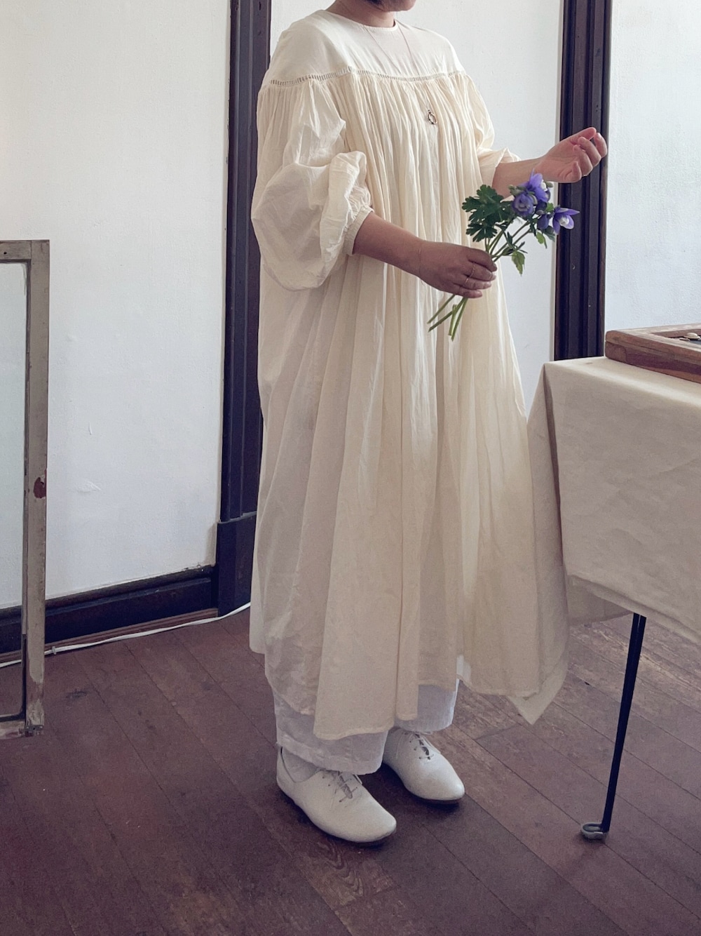 「パステルカラー、ワンピース、白のワイドパンツ」｜「audrey and john wadのアイテム（ワンピース、イエロー系）」を使った、cafecloud9さん（レディース・153cm）の春コーディネートの1枚目の写真