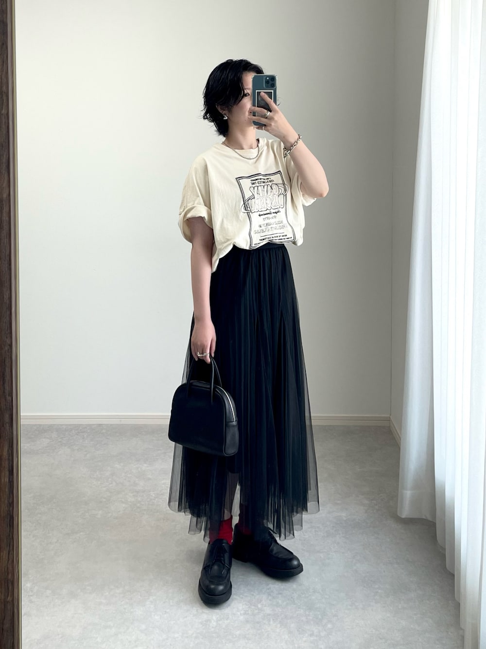 「ローファー、プチプラ、Tシャツ、ロングスカート、チュールスカート、デートコーデ、楽チンコーデ、着回しコーデ、春夏コーデ、スカートコーデ、ベージュ、リバーシブル、ハンドバッグ」｜「Aunt Marie'sのチュールロングスカート（スカート、ブラック系）」を使った、ゆ ず も も .さん（骨格ウェーブ・レディース・160cm）の夏コーディネートの1枚目の写真