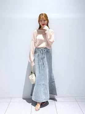 「アイテム（デニムスカート）」を使った、KAZUMIさん（レディース・153cm）の秋コーディネート