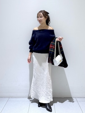 「La boutique BonBon（ラブティックボンボン）のきらきらサテンロングナロースカート（スカート）」を使った、KAZUMIさん（レディース・153cm）の冬コーディネート