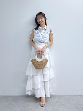 「La boutique BonBon（ラブティックボンボン）のパールハンドルバスケットS/チェーン付（かごバッグ、ベージュ系）」を使った、KAZUMIさん（レディース・153cm）の夏コーディネート