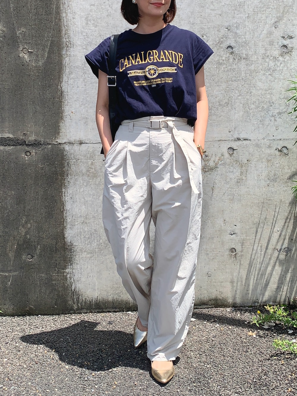 「ロゴT、フレンチスリーブ、コクーンパンツ、タックパンツ、GU、パンプス、ゴールドパンプス、ワンハンドルバッグ、ショルダーバッグ、バングル、さらっと晴れやかスナップ、夏コーデ、プチプラ」｜「tiptopの綿100％ロゴ刺繍フレンチTシャツ（Tシャツ/カットソー、ブルー系）」を使った、𝙮𝙪𝙠𝙞さん（レディース・158cm）の夏コーディネートの1枚目の写真
