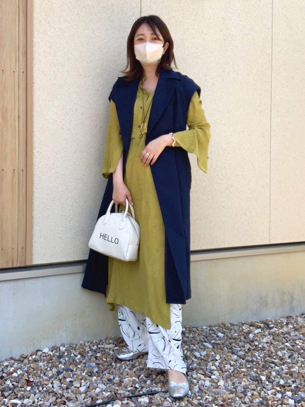 「大人カジュアル、ママコーデ、レイヤードスタイル、ビタミンカラー、イエロー、ワンピース、トレンチコート、ジレ、GU、ハンドバッグ、柄パンツ、花柄、バレエシューズ」｜「&. NOSTALGIAの【ZOZO限定】スラブガーゼスリーブ開きワンピース（ワンピース、イエロー系）」を使った、𝙮𝙪𝙠𝙞さん（レディース・158cm）の春コーディネートの1枚目の写真