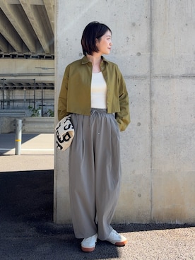 「GU（ジーユー）のOLIVE / Mサイズ（シャツ/ブラウス、グリーン系）」を使った、𝙮𝙪𝙠𝙞さん（レディース・158cm）の秋コーディネート