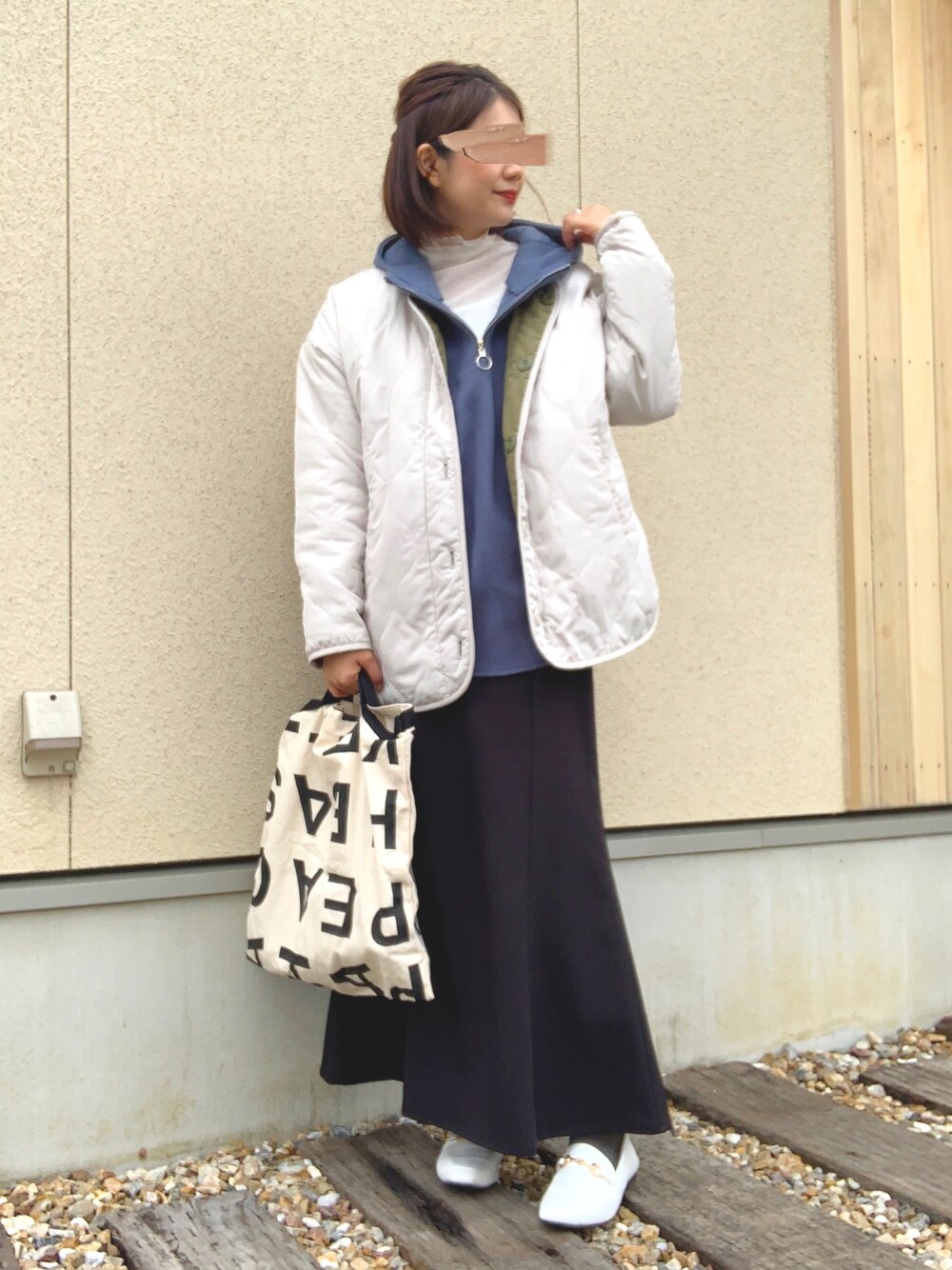 「大人カジュアル、ママコーデ、休日スタイル、秋冬コーデ、レイヤードスタイル、マーメイドスカート、ハーフジップ、ビッグシルエット、バーカー、タートルネック、キルティングジャケット、ローファー、タイツ、トートバッグ、プチプラ」｜「tiptopの【web限定Lサイズ・限定カラーあり】キルティングリバーシブルブルゾン（ノーカラージャケット、ホワイト系）」を使った、𝙮𝙪𝙠𝙞さん（レディース・158cm）の秋コーディネートの1枚目の写真