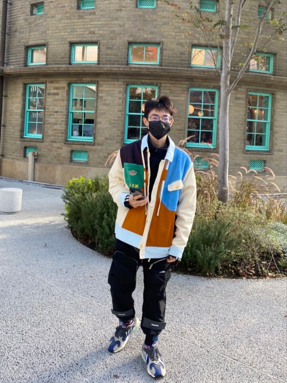 「ootd、休閒、嘉義市立美術館、adidas originals、adidas、撞色」｜「adidas Originalsのアイテム（ジャケット/アウター、その他）」を使った、sunyang43さん（メンズ・170cm）の冬コーディネートの1枚目の写真