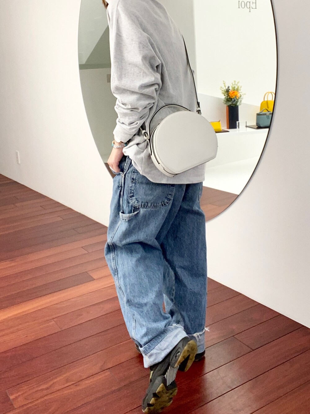 「ラクチンコーデ、シンプルコーデ、低身長コーデ、デニムパンツ、スニーカー、エポイ(Epoi)、エポイ、summer、カジュアル」｜「古着のアイテム（Tシャツ/カットソー、ホワイト系）」を使った、Aiさん（レディース・155cm）の夏コーディネートの1枚目の写真