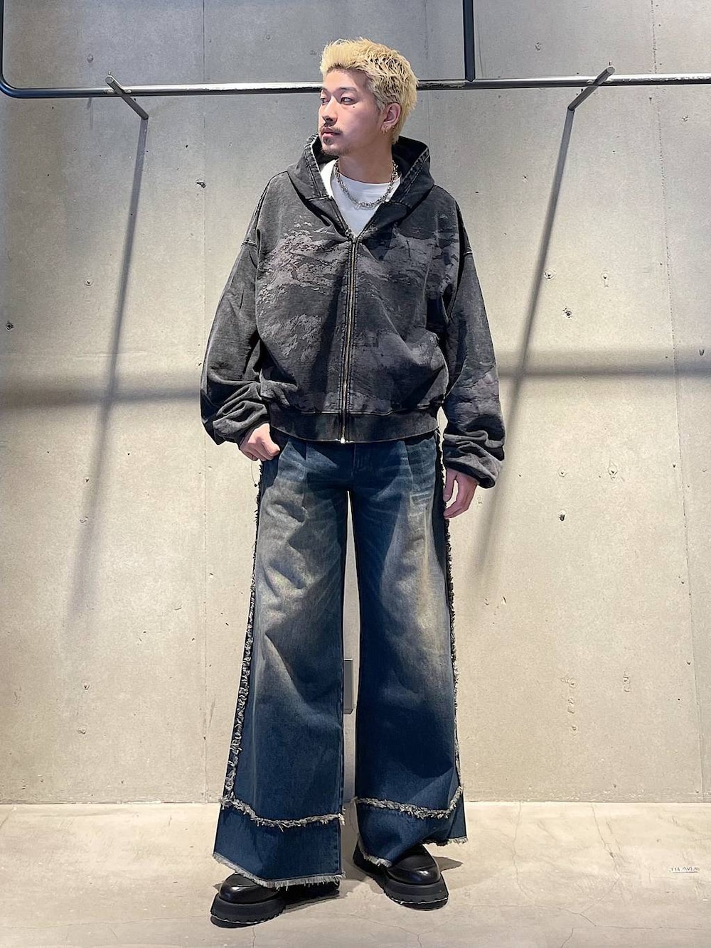 【美品】Goshow×HARE　ガラZIPパーカー　ブラック　UNISEX Goshow×HARE】ガラZIPパーカー(HARE)を使った人気ファッション